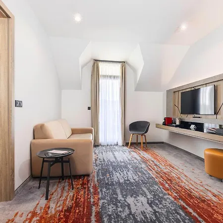 Avar Hotel 4*