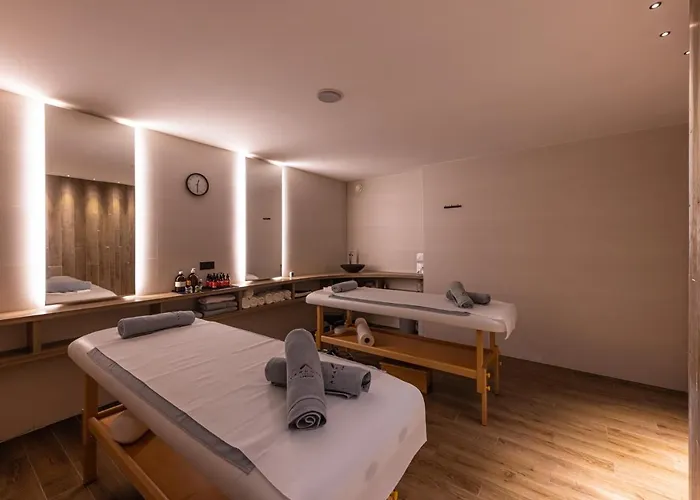 Hotel Avar